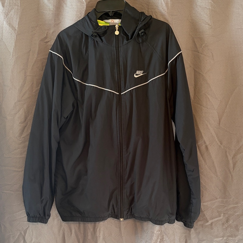 Nike Men's Black and White Windbreaker Jacket
